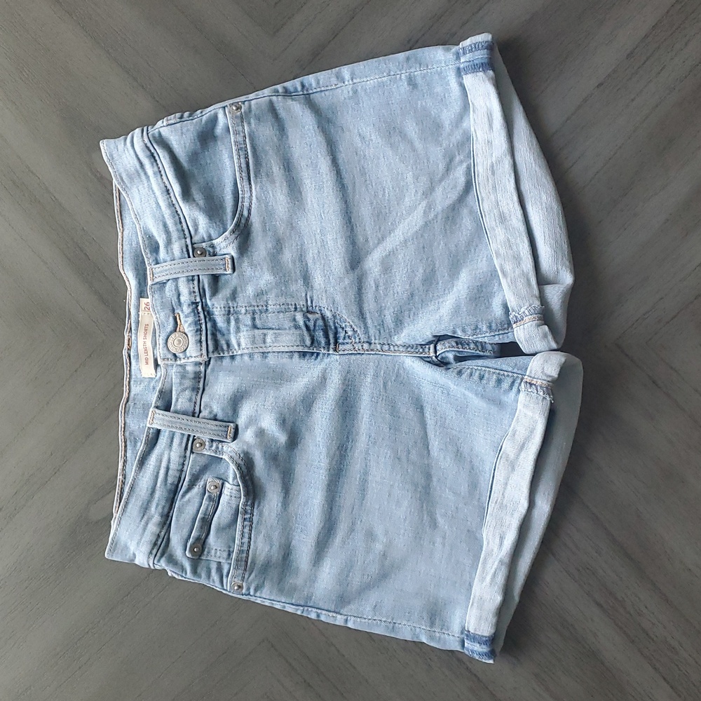 Levi's Mid-Rise Shorts - Picture 11 of 11